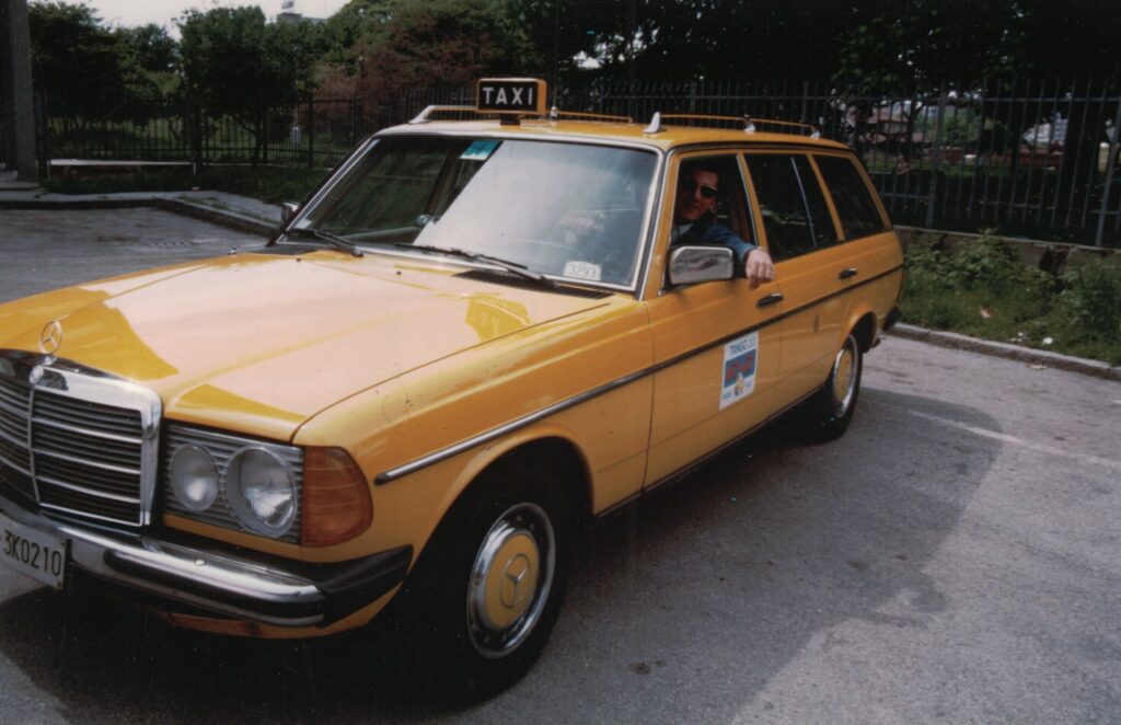 Tassisti a Milano due Generazioni al Volante Fausto - Mercedes 1991